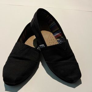 Black TOMS Size 7